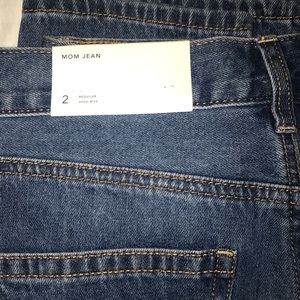 Mom jeans! Size 2, brand new (never worn),highrise